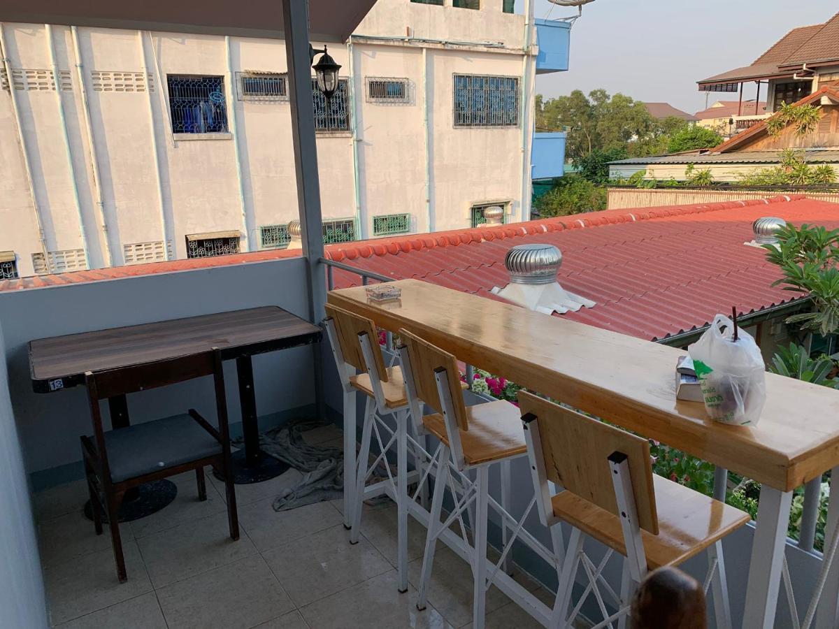 Wanderlust Bangkok Hostel Exterior foto
