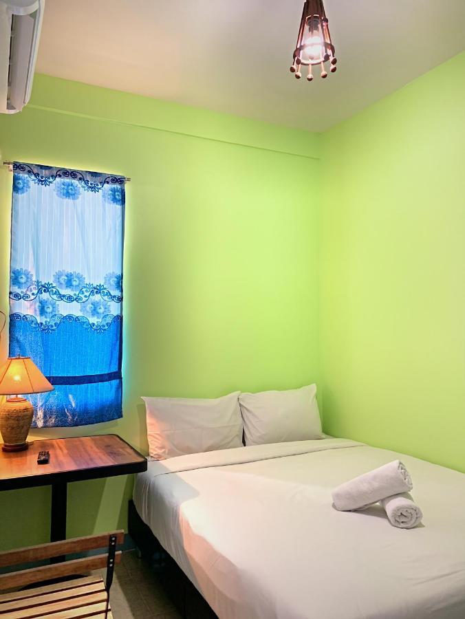 Wanderlust Bangkok Hostel Exterior foto